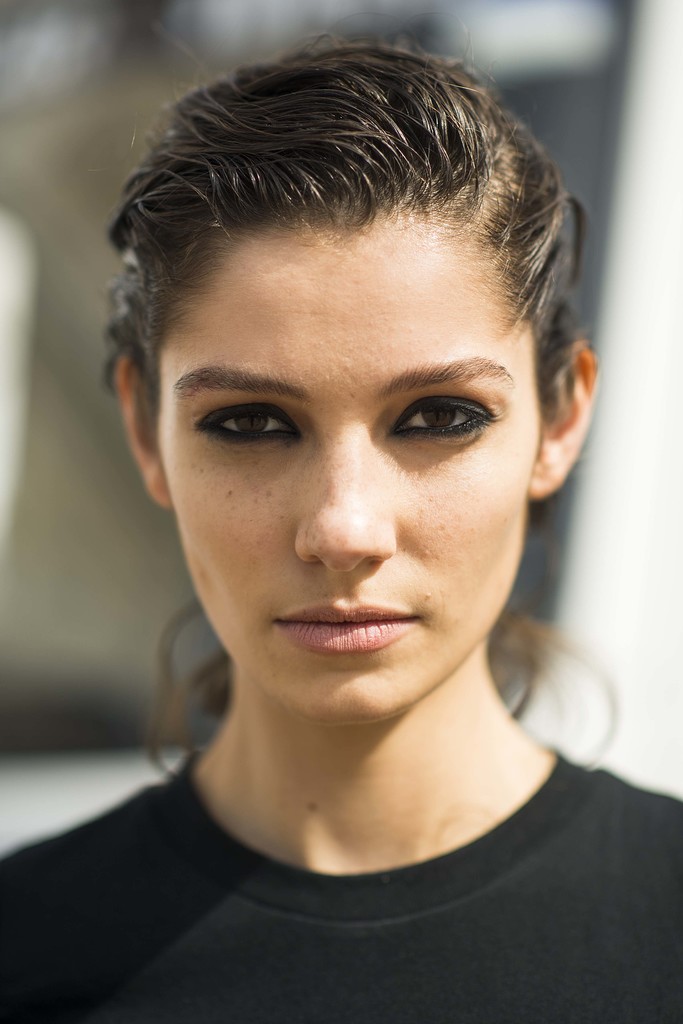 Matted hair and loads of black liner equal nouveau grunge.
Source: Le 21ème | Adam Katz Sinding
Matted hair and loads of black liner equal nouveau grunge.
Source: Le 21ème | Adam Katz Sinding