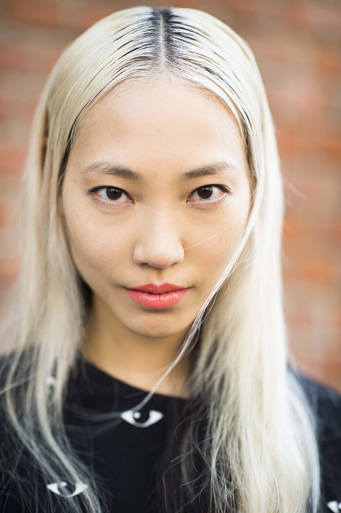 Peroxide blond hair with just a hint of roots just screams downtown cool.
Source: Le 21ème | Adam Katz Sinding
Peroxide blond hair with just a hint of roots just screams downtown cool.
Source: Le 21ème | Adam Katz Sinding