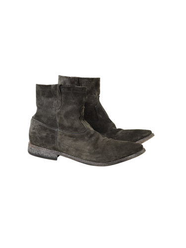 Suede Boots ($199)
Photo courtesy of H&M
Suede Boots ($199)
Photo courtesy of H&M