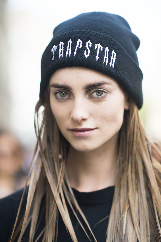 Stiff hair and silver eyeliner make for a surprisingly cool look.
Source: Le 21ème | Adam Katz Sinding
Stiff hair and silver eyeliner make for a surprisingly cool look.
Source: Le 21ème | Adam Katz Sinding