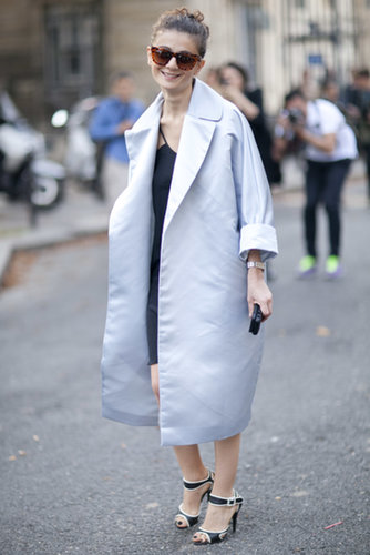 She turned up the volume with that coat.
She turned up the volume with that coat.