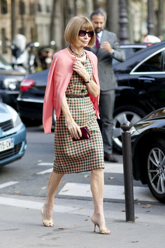 Anna Wintour outfitted a Prada sheath with a pop of pink.
Anna Wintour outfitted a Prada sheath with a pop of pink.