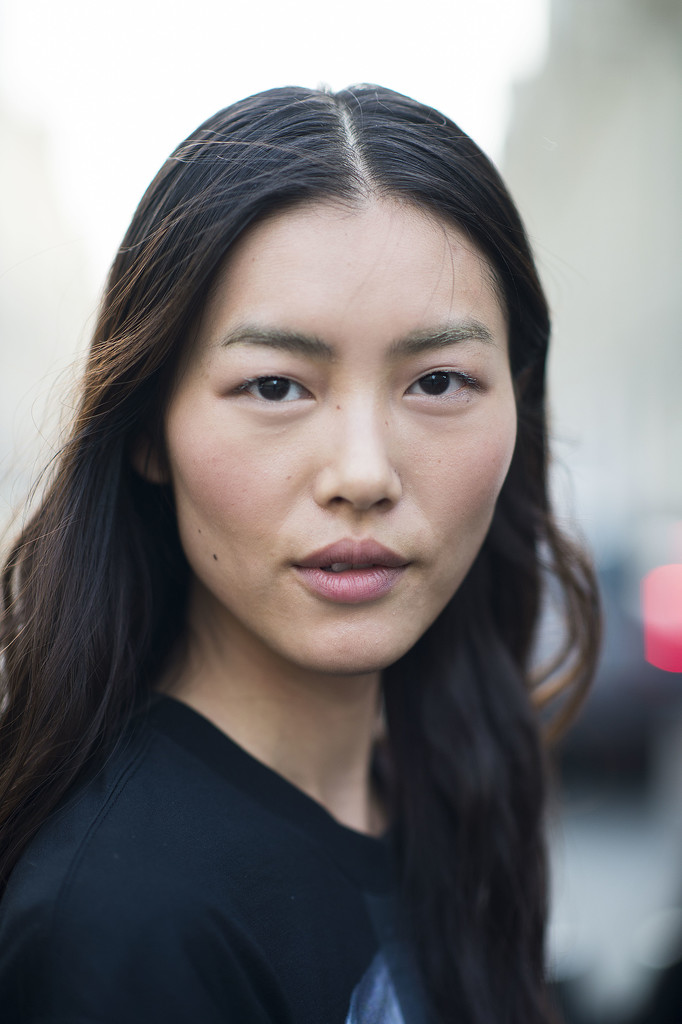 The lovely Liu Wen wearing flushes of pink. C'est magnifique!
Source: Le 21ème | Adam Katz Sinding
The lovely Liu Wen wearing flushes of pink. C'est magnifique!
Source: Le 21ème | Adam Katz Sinding
