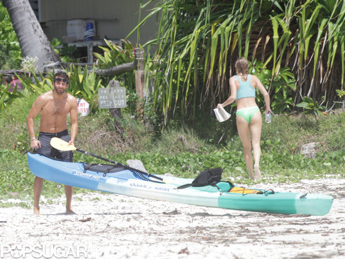 Bradley Cooper and Suki Waterhouse went on vacation in Hawaii.
Bradley Cooper and Suki Waterhouse went on vacation in Hawaii.