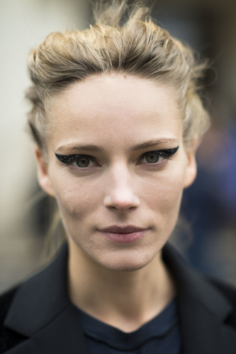 This woman wins the eyeliner game.
Source: Le 21ème | Adam Katz Sinding
This woman wins the eyeliner game.
Source: Le 21ème | Adam Katz Sinding