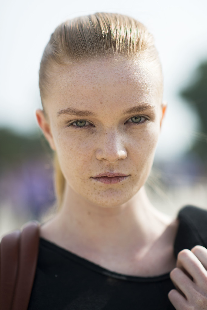 The best way to show off freckles? With a slicked-back ponytail, of course.
Source: Le 21ème | Adam Katz Sinding
The best way to show off freckles? With a slicked-back ponytail, of course.
Source: Le 21ème | Adam Katz Sinding
