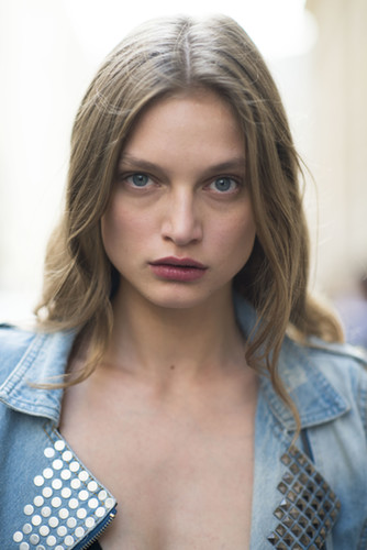 Proof that beachy waves look just as gorgeous in September.
Source: Le 21ème | Adam Katz Sinding
Proof that beachy waves look just as gorgeous in September.
Source: Le 21ème | Adam Katz Sinding