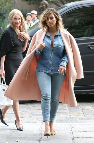 During Paris Fashion Week, Kim Kardashian met friends at the restaurant La Société for lunch on Tuesday.
During Paris Fashion Week, Kim Kardashian met friends at the restaurant La Société for lunch on Tuesday.