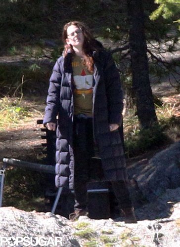 Kristen Stewart Strips Down on Set! Kristen Stewart Strips Down on Set!