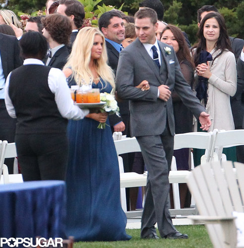 Jessica Simpson Brings Her Family Along For a Beach Wedding! Jessica Simpson Brings Her Family Along For a Beach Wedding!