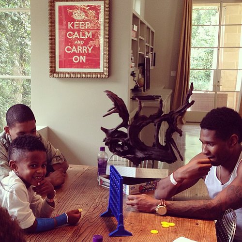 Usher shared a snap while playing a game of Connect Four with his son Usher Raymond V in August 2013.
Source: Instagram user howuseeit
Usher shared a snap while playing a game of Connect Four with his son Usher Raymond V in August 2013.
Source: Instagram user howuseeit