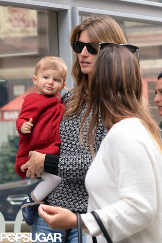 Gisele Bündchen and Vivian Brady walked with a friend.
Gisele Bündchen and Vivian Brady walked with a friend.
