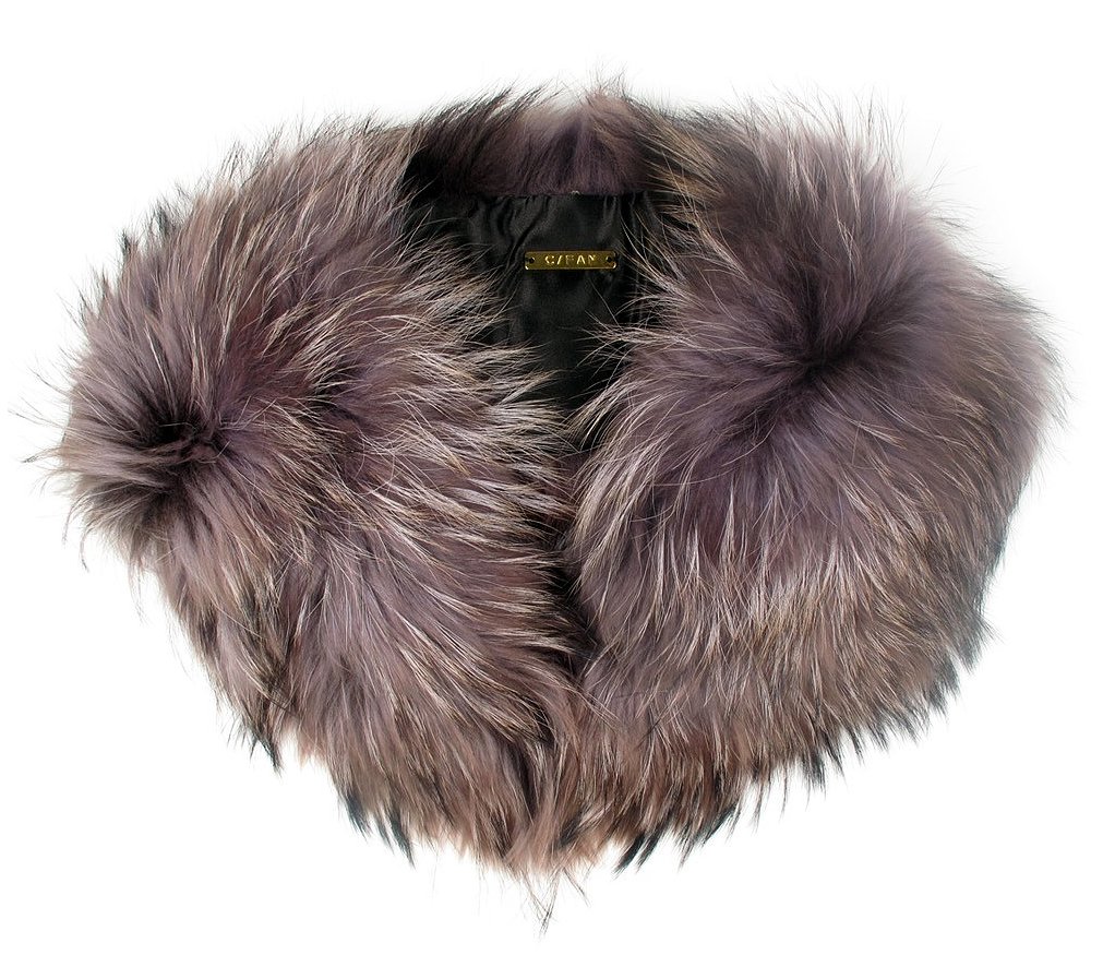 I love coats with fur collars, but I also love coats that, well, don't have fur collars. The easiest way to bridge the gap between the two is with a removable collar like this one from C/Fan ($388, originally $556).
— JF
I love coats with fur collars, but I also love coats that, well, don't have fur collars. The easiest way to bridge the gap between the two is with a removable collar like this one from C/Fan ($388, originally $556).
— JF