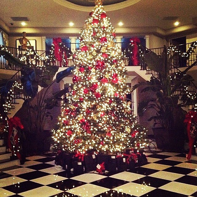 Kim Kardashian woke up to a Winter wonderland in her family's home.
Source: Instagram user kimkardashian
Kim Kardashian woke up to a Winter wonderland in her family's home.
Source: Instagram user kimkardashian