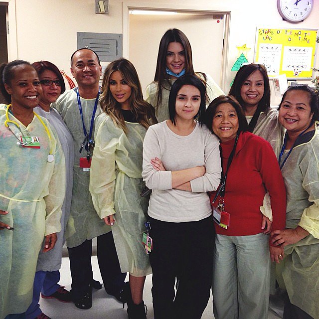 Kim Kardashian and Kendall Jenner visited the LA Children's Hospital on Christmas Eve.
Source: Instagram user kendalljenner
Kim Kardashian and Kendall Jenner visited the LA Children's Hospital on Christmas Eve.
Source: Instagram user kendalljenner