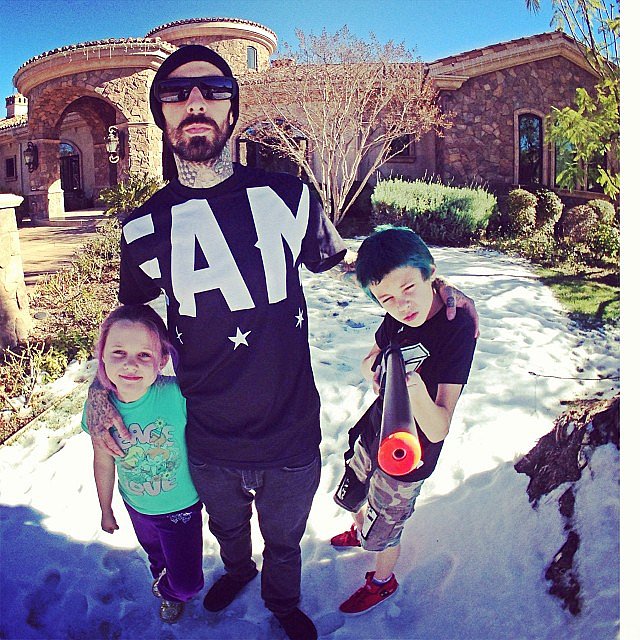Travis Barker wished people happy holidays alongside his little ones.
Source: Instagram user travisbarker
Travis Barker wished people happy holidays alongside his little ones.
Source: Instagram user travisbarker