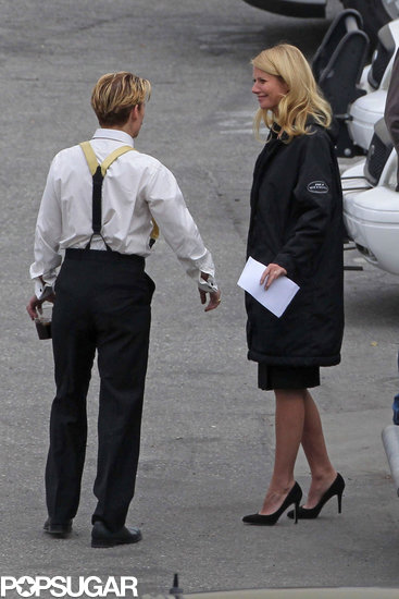 Gwyneth and Johnny chatted while milling around backstage. Gwyneth and Johnny chatted while milling around backstage.