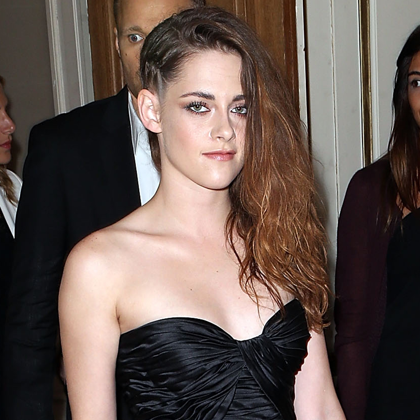 Why Kristen Stewart "Can't Believe" She's Working With Nicholas Hoult