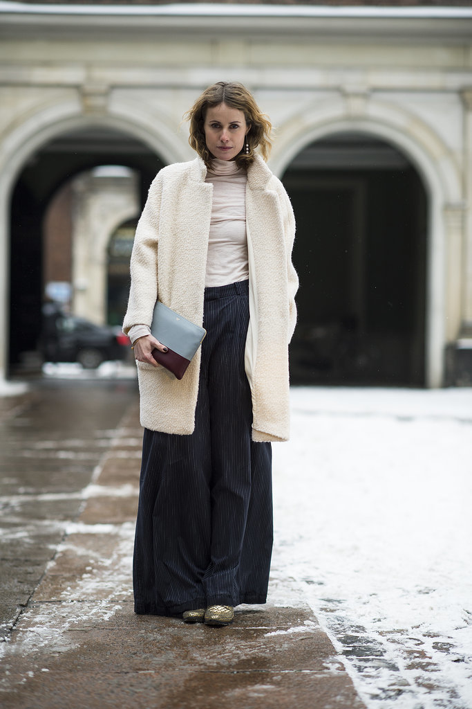 Wide leg pants further the vintage flair of a fuzzy coat.
Source: Le 21ème | Adam Katz Sinding
Wide leg pants further the vintage flair of a fuzzy coat.
Source: Le 21ème | Adam Katz Sinding