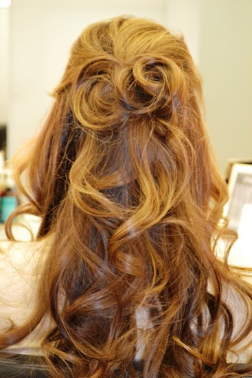 Try This Romantic, Curly Half-Up Hairstyle For Valentine's Day Try This Romantic, Curly Half-Up Hairstyle For Valentine's Day