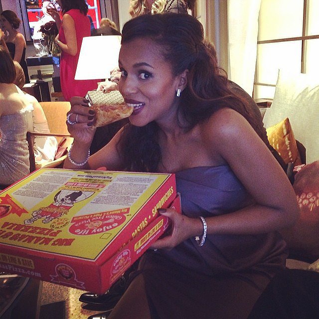 Pregnant Kerry Washington snacked on pizza backstage.
Source: Instagram user kerrywashington
Pregnant Kerry Washington snacked on pizza backstage.
Source: Instagram user kerrywashington