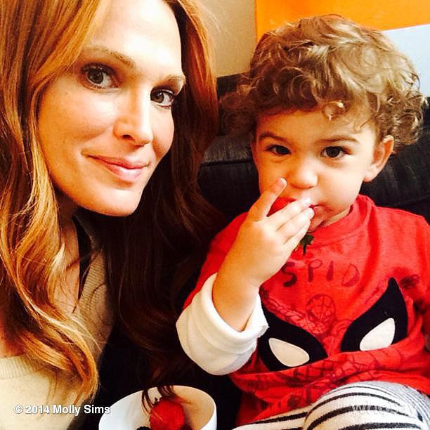Molly Sims and Brooks Stuber enjoyed some strawberries together.
Source: Instagram user mollybsims
Molly Sims and Brooks Stuber enjoyed some strawberries together.
Source: Instagram user mollybsims