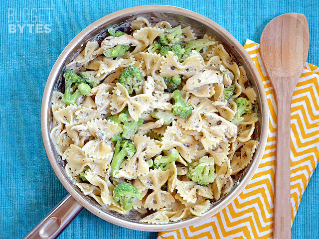 Creamy Pesto Pasta With Chicken and Broccoli Creamy Pesto Pasta With Chicken and Broccoli