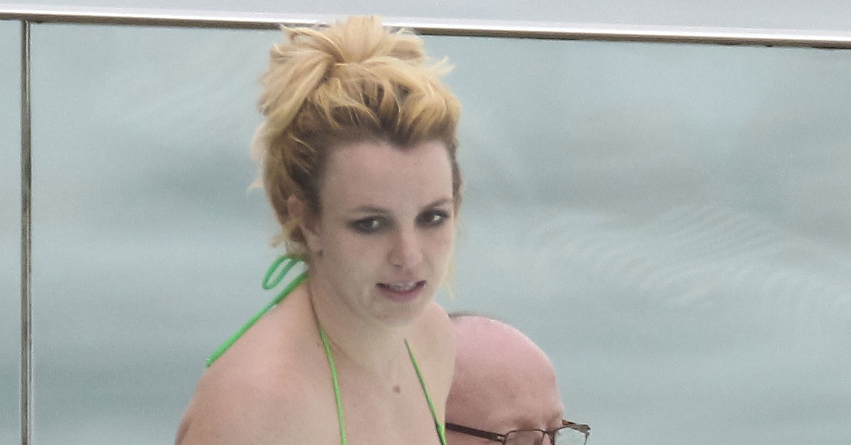 Britney Spears Green Bikini Pictures In Rio Popsugar Celebrity 1000