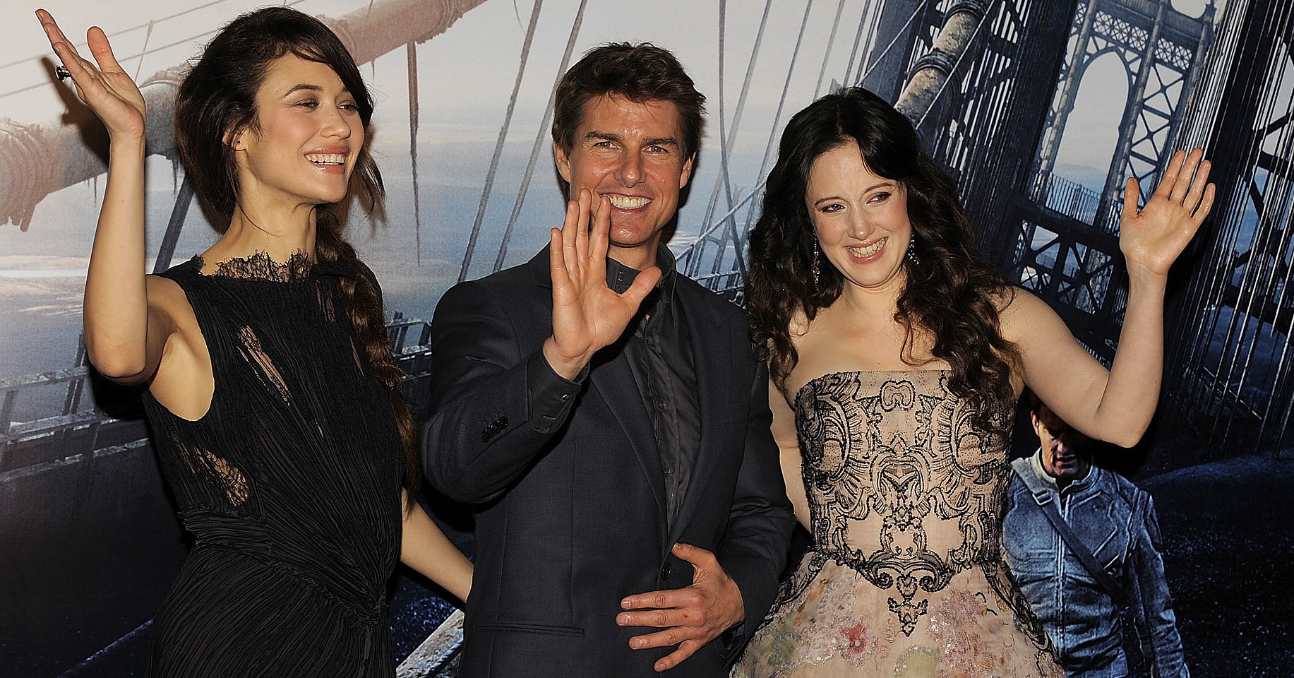Tom Cruise At Oblivion Premiere In Buenos Aires Photos Popsugar Celebrity