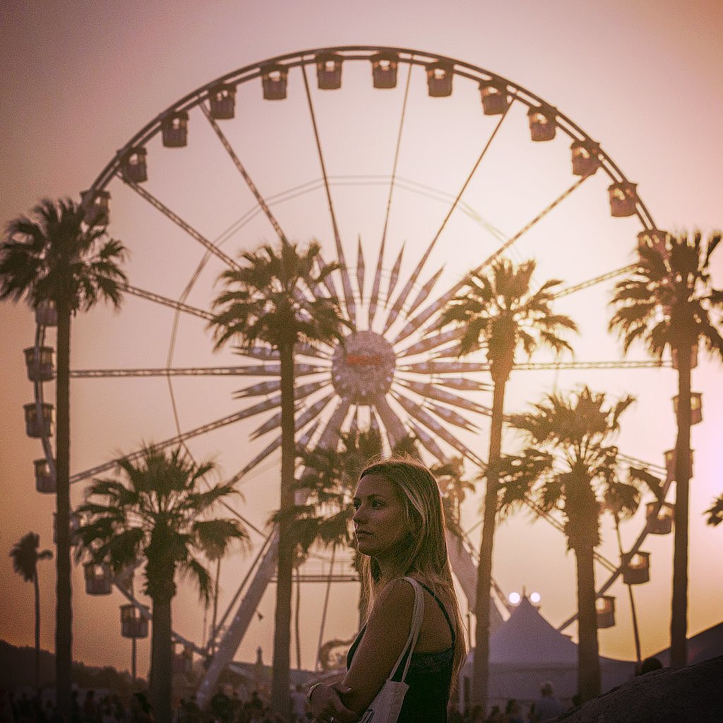 The season of music fetes is upon us! Whether you're traveling to Southern California for Coachella or gearing up for this Summer's Bonnaroo, make sure you're fully prepared for a multiday carouse. Protect your devices from the desert sun, get WiFi even in the middle of the Sahara tent, and carry your things in the most psychedelic kitty tote with this month's must haves from POPSUGAR Tech.
The season of music fetes is upon us! Whether you're traveling to Southern California for Coachella or gearing up for this Summer's Bonnaroo, make sure you're fully prepared for a multiday carouse. Protect your devices from the desert sun, get WiFi even in the middle of the Sahara tent, and carry your things in the most psychedelic kitty tote with this month's must haves from POPSUGAR Tech.