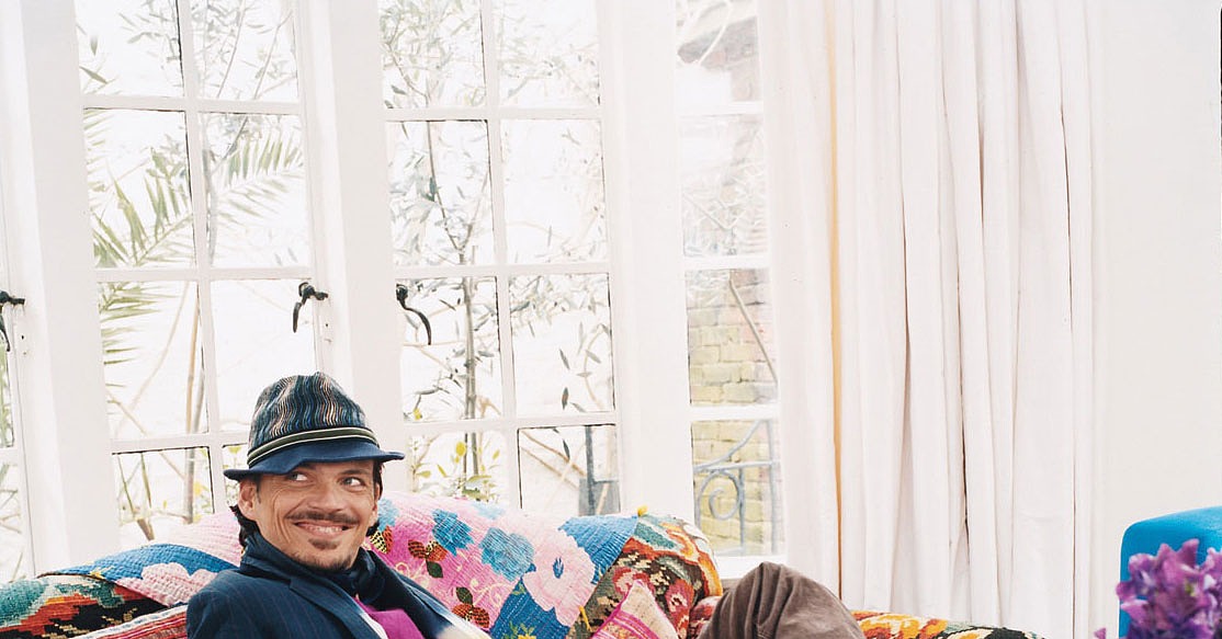 Matthew Williamson in his Hampstead (London) home, shot by Simon Upton for domino magazine. Matthew Williamson in his Hampstead (London) home, shot by Simon Upton for domino magazine.
