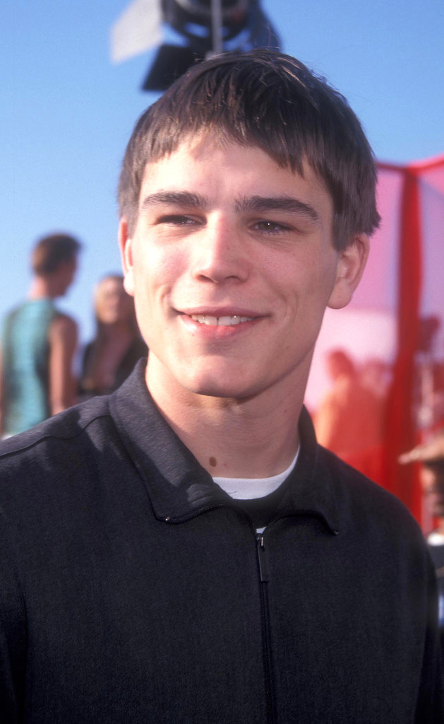 Josh Hartnett had a bowl cut. Josh Hartnett had a bowl cut.