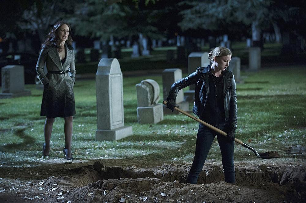 Revenge Finale Pictures Are In! Who's Being Buried? Revenge Finale Pictures Are In! Who's Being Buried?