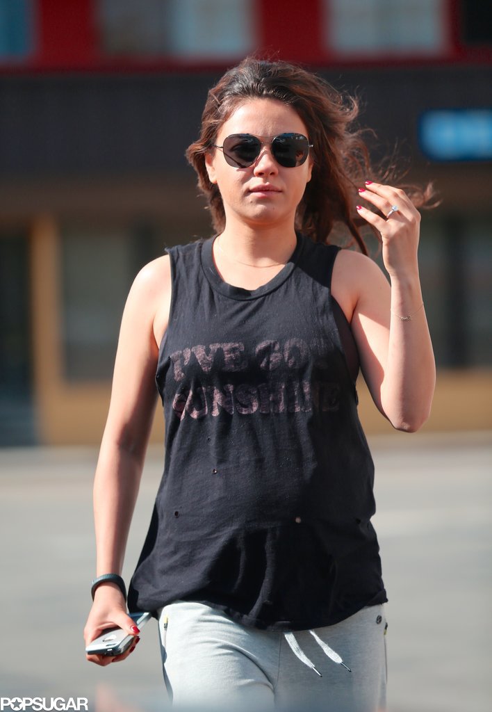 Pregnant Mila Kunis Makes Time For Yoga Pregnant Mila Kunis Makes Time For Yoga