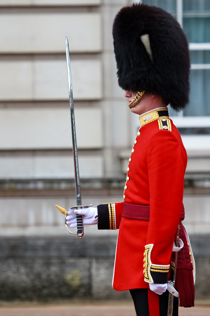 Watch the Changing of the Guards in London Watch the Changing of the Guards in London