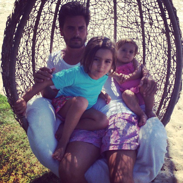 Scott Disick got in a cute snuggle with his tots, Mason and Penelope.
Source: Instagram user kourtneykardash
Scott Disick got in a cute snuggle with his tots, Mason and Penelope.
Source: Instagram user kourtneykardash