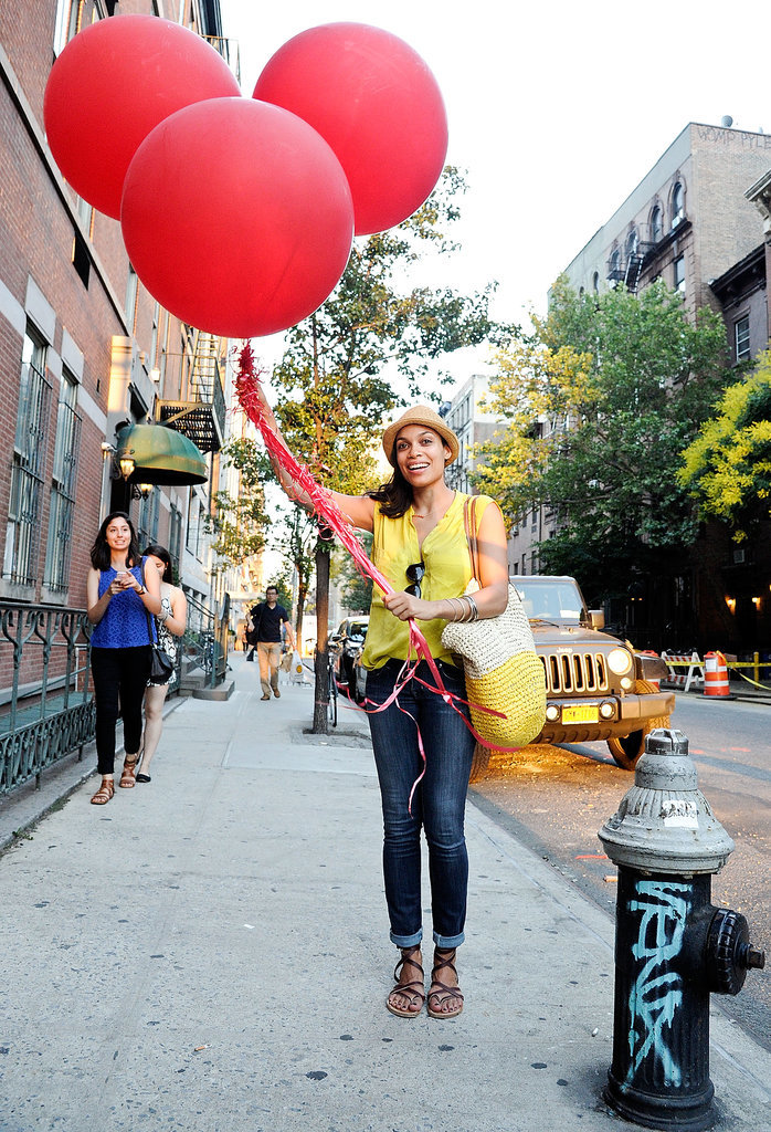Rosario Dawson held some giant balloons in NYC on Thursday.
Rosario Dawson held some giant balloons in NYC on Thursday.