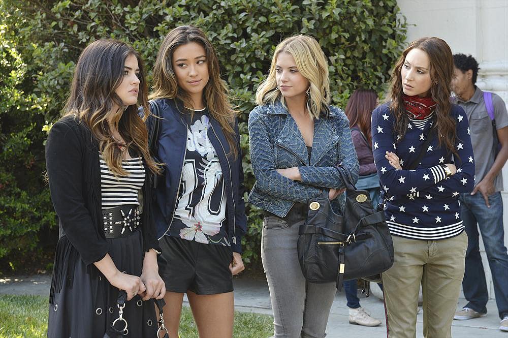 100 Perfect Facial Expressions, Courtesy of Pretty Little Liars 100 Perfect Facial Expressions, Courtesy of Pretty Little Liars