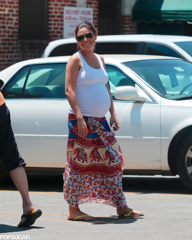 Pregnant-Mila-Kunis-Ashton-Kutcher-Hollywood.jpg