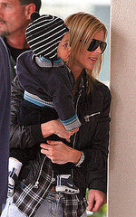 Elin picks up the kids from Daycare