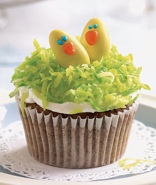 Birds in a nest cupcake