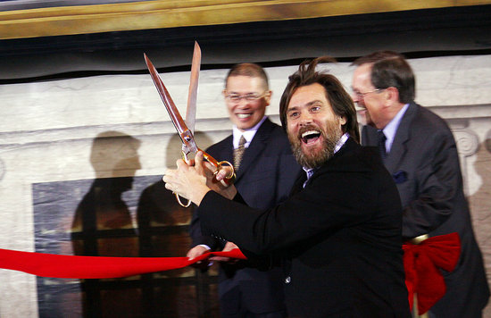 Photos of Jim Carrey and Jenny McCarthy in NYC for A Christmas Carol 2009-10-30 10:55:57