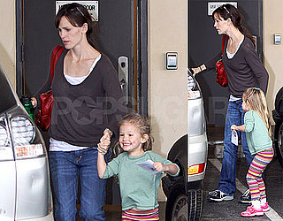 Photos of Jennifer Garner and Violet Affleck Leaving a Preschool in LA