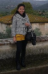 Look of the Day: Houndstooth Hottie 