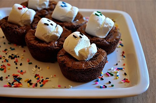 Marshmallow Sprinkle Skulls with Brownies Marshmallow Sprinkle Skulls with Brownies