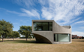 Love It or Hate It? Curvy Concrete House