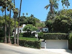 Colin Hanks Buys a Two Bedroom, One Bath Home in Los Angeles Designed by Architect Paul Williams Colin Hanks Buys a Two Bedroom, One Bath Home in Los Angeles Designed by Architect Paul Williams