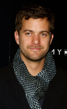Joshua Jackson to Star in Film Adaptation of British TV Series UFO