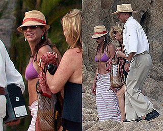 Photos of Jennifer Aniston Wearing a Bikini in Mexico 2009-11-16 05:00:01