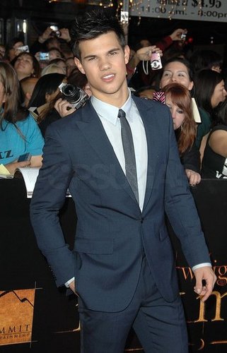 Photos From New Moon LA Premiere Photos From New Moon LA Premiere